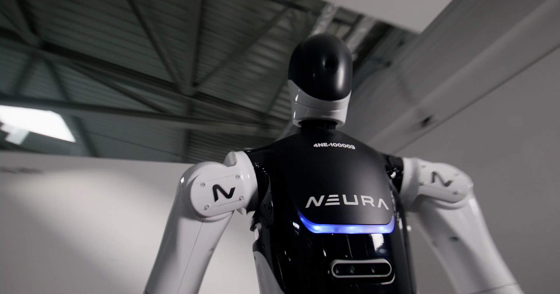 NEURA 4NE-1 — Low-angle 4NE-1 close-up